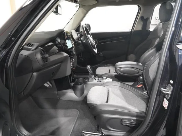 MINI MINI COOPER SD PREMIUM PLUS PACKAGE CLASSIC TRIM 2023 — миниатюра 4
