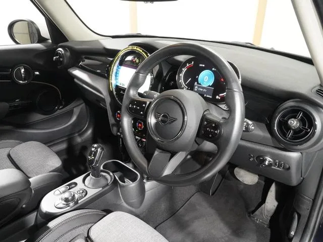 MINI MINI COOPER SD PREMIUM PLUS PACKAGE CLASSIC TRIM 2023 — миниатюра 5