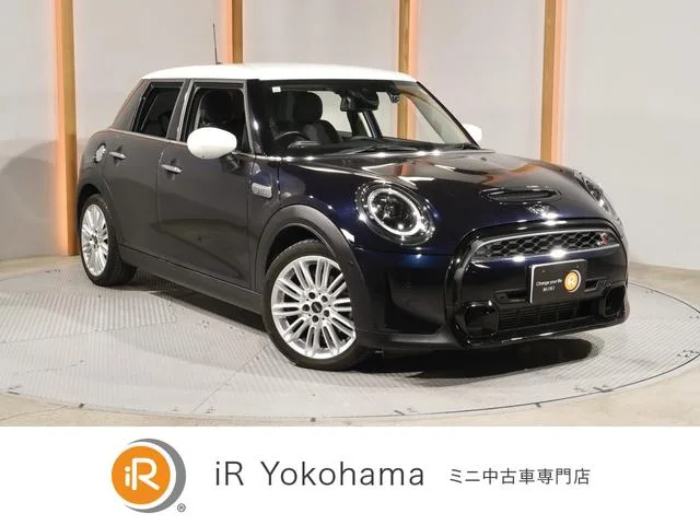 MINI MINI COOPER SD PREMIUM PLUS PACKAGE CLASSIC TRIM 2023 — фото 1, купить с доставкой в Москву