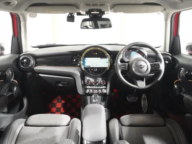 MINI MINI COOPER SD PREMIUM PLUS PACKAGE CLASSIC TRIM 2023 — миниатюра 2