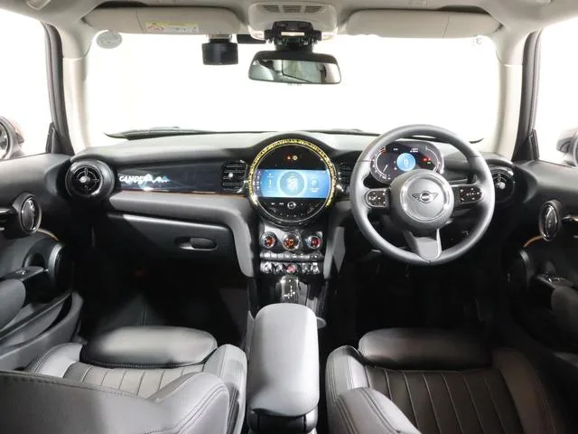 MINI MINI COOPER CAMDEN EDITION 2024 — миниатюра 2