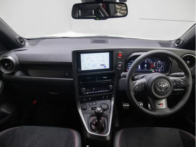 Toyota GR YARIS RZ HIGH PERFORMANCE + AERO PERFORMANCE PACKAGE 2025 — миниатюра 5