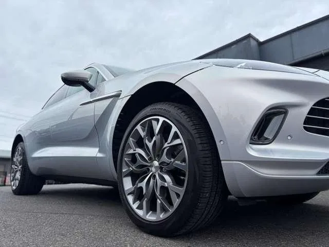 Aston Martin DBX BASE GRADE 2022 — миниатюра 2