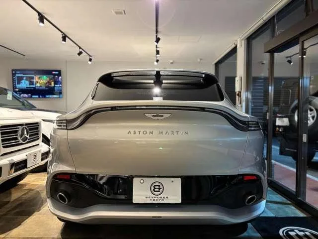Aston Martin DBX BASE GRADE 2022 — миниатюра 3