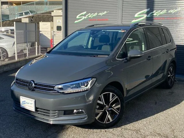 Volkswagen GOLF TOURAN TSI HIGHLINE 2022 — фото 1, купить с доставкой в Москву
