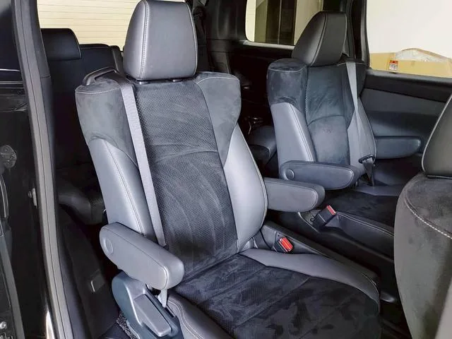 Toyota VELLFIRE 2.5 GOLDEN EYES III 2023 — миниатюра 5