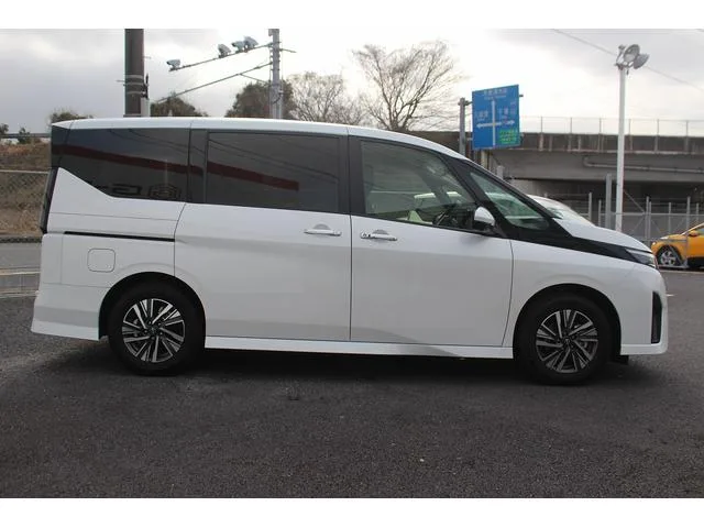 Nissan SERENA E-POWER HIGHWAY STAR V 2024 — миниатюра 5