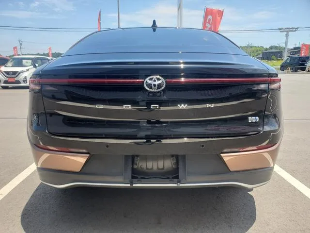 Toyota CROWN CROSSOVER G ADVANCED LEATHER PACKAGE 2023 — миниатюра 3