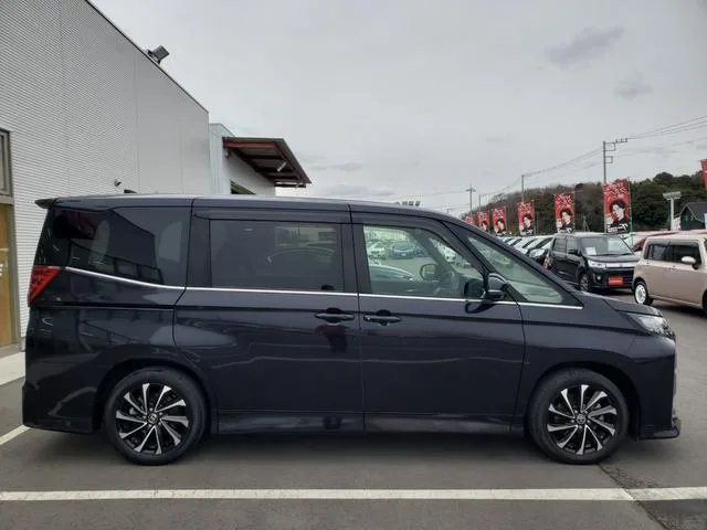 Toyota NOAH HYBRID S-Z 2023 — миниатюра 4