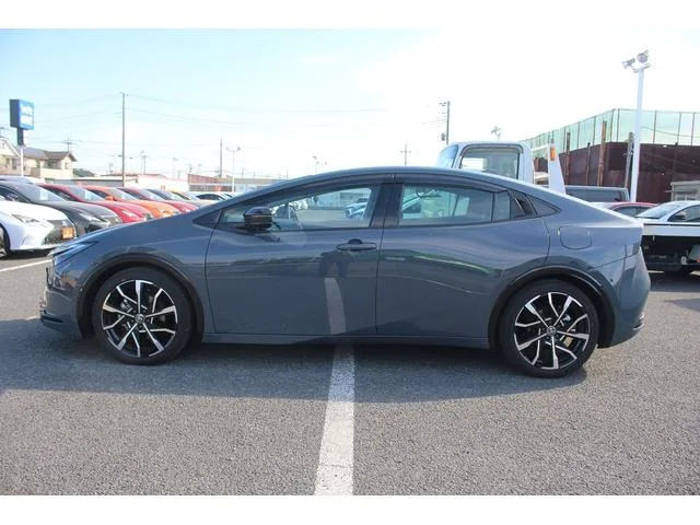 Toyota Prius Z 2024 — миниатюра 4