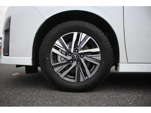 Nissan SERENA E-POWER HIGHWAY STAR V 2025 — миниатюра 5
