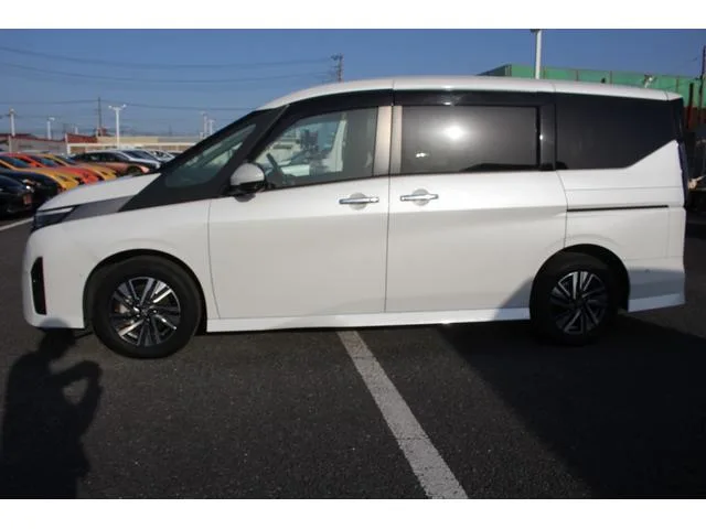 Nissan SERENA E-POWER LUXION 2023 — миниатюра 4