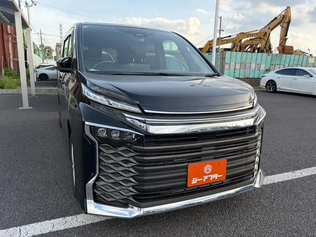 Toyota VOXY HYBRID S-Z 2022 — фото 1, купить с доставкой в Москву