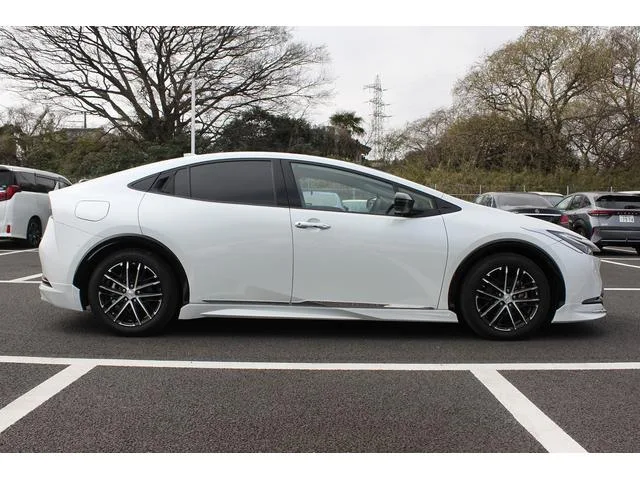 Toyota Prius Z 2023 — миниатюра 4