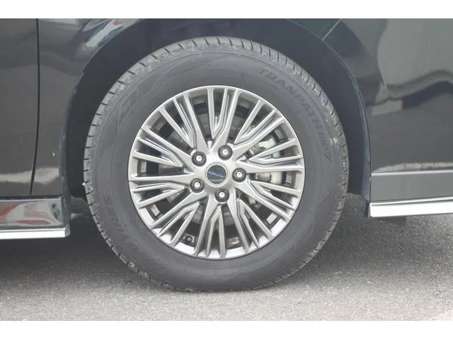 Nissan SERENA E-POWER AUTECH 2023 — миниатюра 5