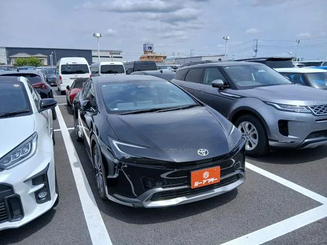Toyota Prius G 2023 — фото 1, купить с доставкой в Москву