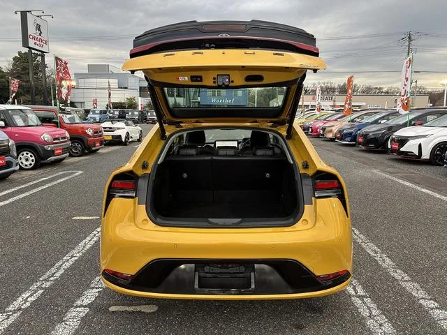Toyota Prius Z 2023 — миниатюра 5