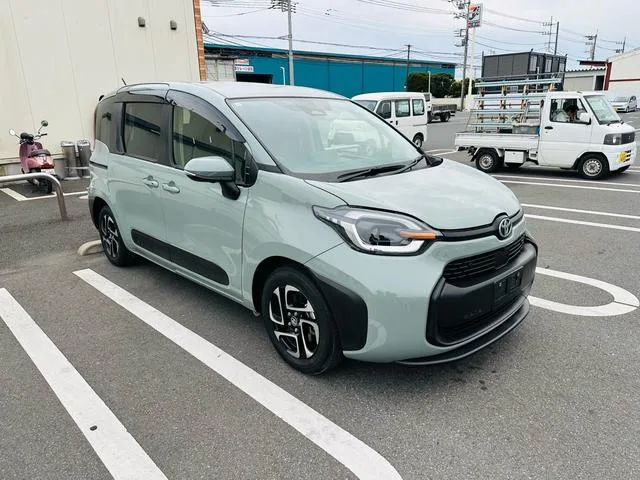 Toyota SIENTA HYBRID Z 2023 — фото 1, купить с доставкой в Москву