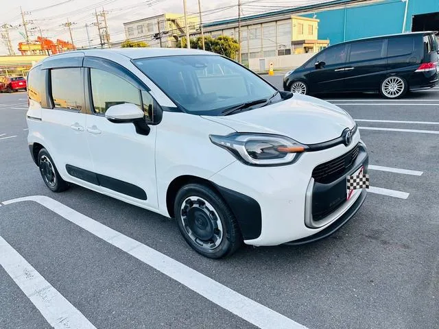 Toyota SIENTA HYBRID G 2023 — фото 1, купить с доставкой в Москву