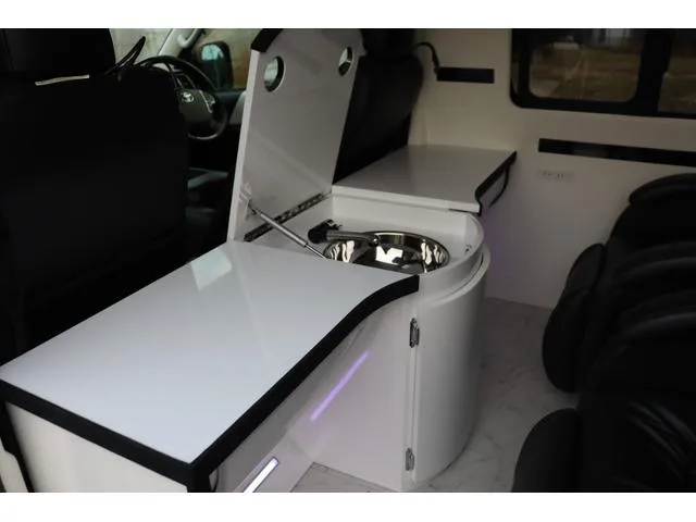 Toyota HIACE VAN 2025 — миниатюра 2
