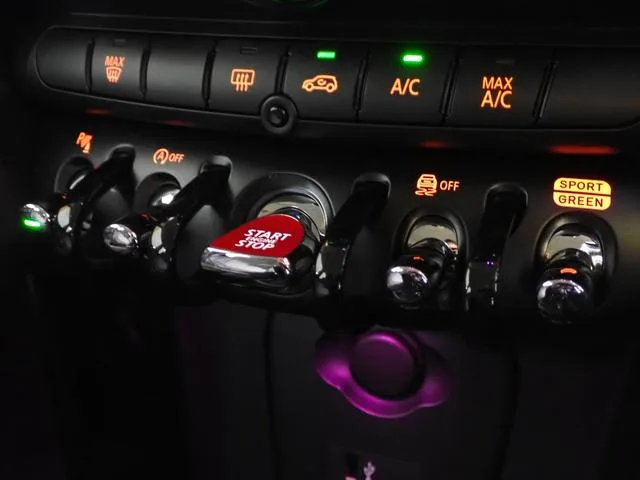 MINI MINI COOPER FIRST PACKAGE ESSENTIAL TRIM 2023 — миниатюра 4