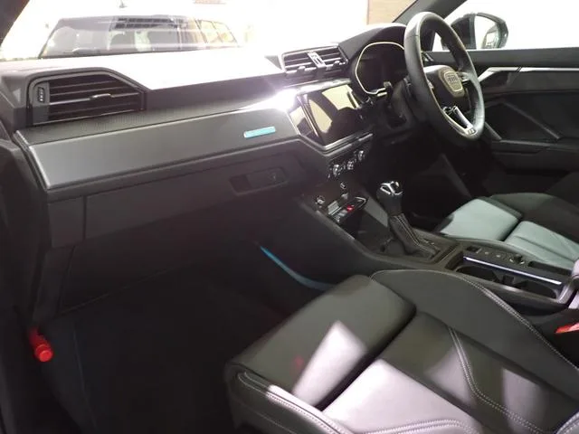 Audi Q3 35 TFSI S LINE 2024 — миниатюра 3