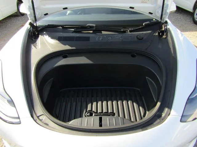 Tesla Model 3 2022 — миниатюра 5
