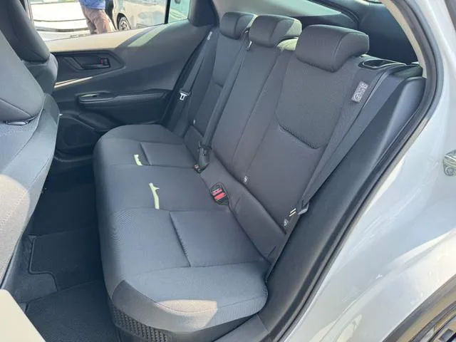 Toyota PRIUS X 2023 — миниатюра 3