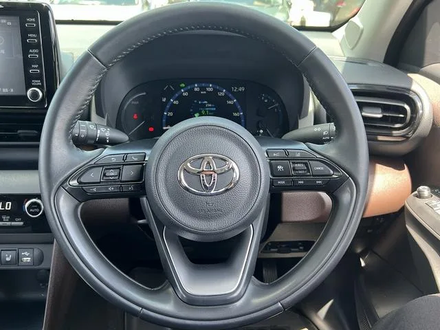 Toyota YARIS CROSS HYBRID Z 2022 — миниатюра 3