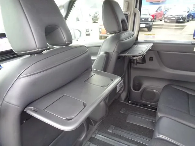 Nissan SERENA E-POWER HIGHWAY STAR V 2023 — миниатюра 4