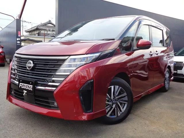 Nissan SERENA E-POWER HIGHWAY STAR V 2023 — фото 1, купить с доставкой в Москву