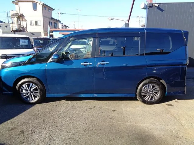 Nissan SERENA E-POWER HIGHWAY STAR V 2023 — миниатюра 2