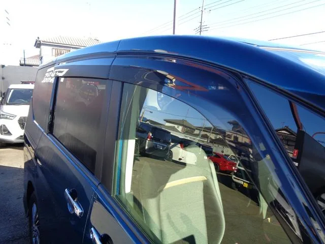 Nissan SERENA E-POWER HIGHWAY STAR V 2023 — миниатюра 3