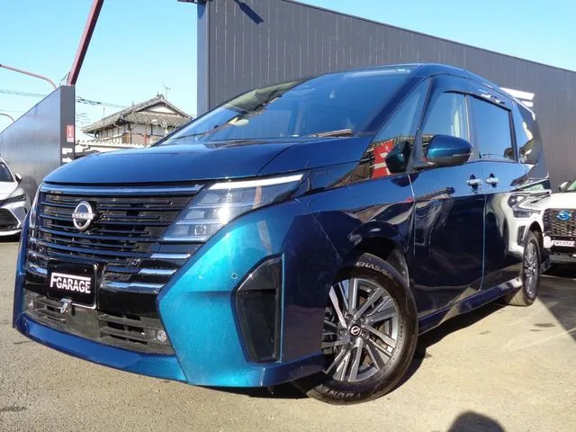 Nissan SERENA E-POWER HIGHWAY STAR V 2023 — фото 1, купить с доставкой в Москву