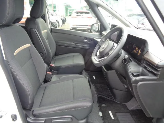 Nissan SERENA E-POWER HIGHWAY STAR V 2023 — миниатюра 5