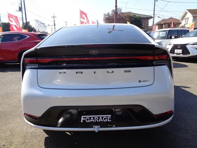 Toyota Prius Z 2023 — миниатюра 2