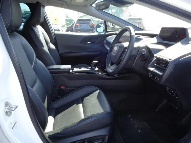 Toyota Prius Z 2023 — миниатюра 4