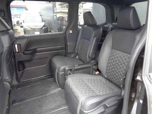 Toyota VOXY HYBRID S-Z 2023 — миниатюра 4