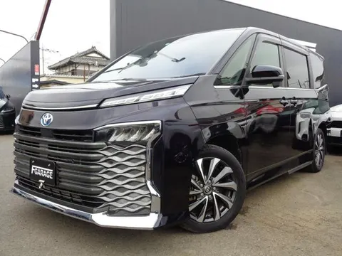 Toyota VOXY 2023 купить в Москве