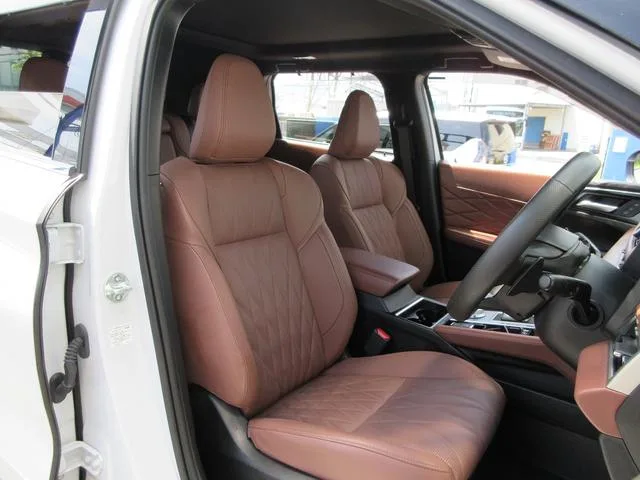 Mitsubishi OUTLANDER PHEV P EXECUTIVE PACKAGE 2024 — миниатюра 4
