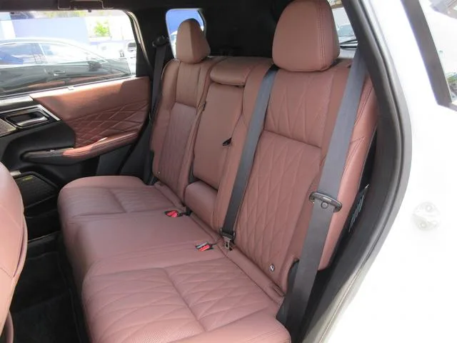 Mitsubishi OUTLANDER PHEV P EXECUTIVE PACKAGE 2024 — миниатюра 5