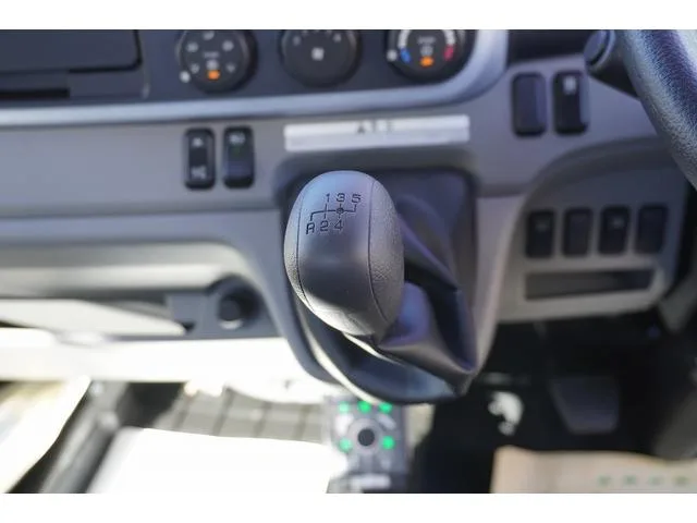 Mitsubishi Fuso CANTER 2023 — миниатюра 4