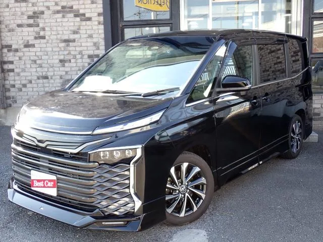 Toyota VOXY S-Z 2022 — фото 1, купить с доставкой в Москву