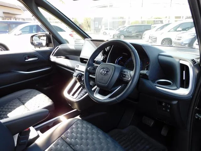 Toyota VOXY HYBRID S-Z 2024 — миниатюра 3