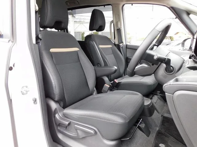 Nissan SERENA E-POWER HIGHWAY STAR V 2023 — миниатюра 4