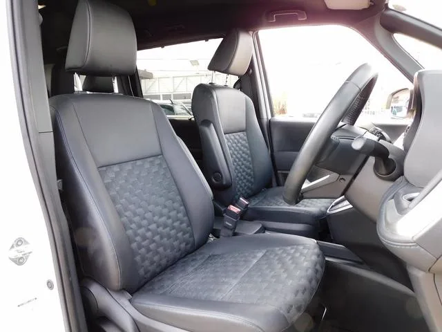 Toyota VOXY HYBRID S-Z 2023 — миниатюра 4