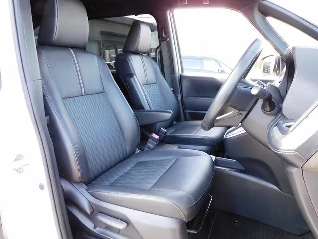 Toyota NOAH HYBRID S-Z 2022 — миниатюра 4
