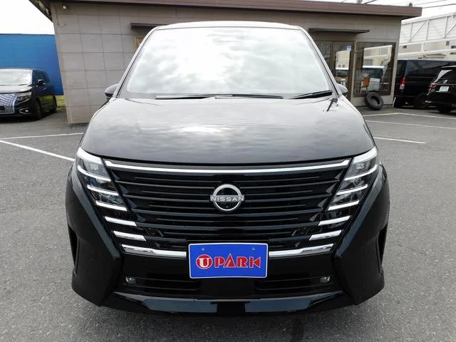 Nissan SERENA E-POWER LUXION 2023 — миниатюра 2