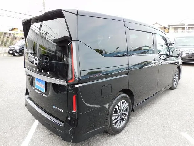 Nissan SERENA E-POWER LUXION 2023 — миниатюра 3