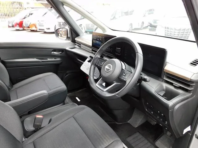 Nissan SERENA E-POWER HIGHWAY STAR V 2023 — миниатюра 3